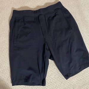 Lululemon men’s XL black shorts